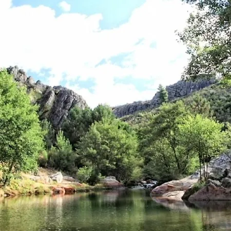 Welcoming House With Mountain View In Vakantiehuis *
