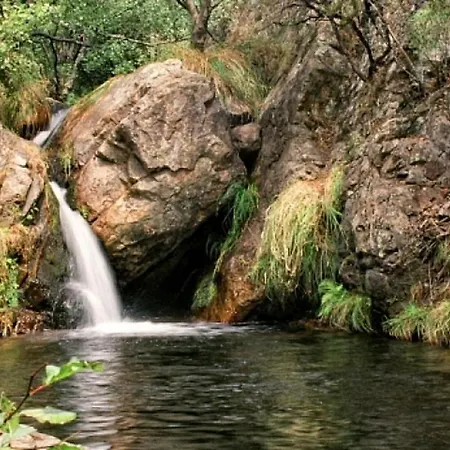 Welcoming House With Mountain View In Vakantiehuis